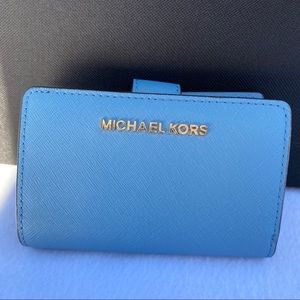 Michael Kors Jet Set Travel Bi-Fold wallet